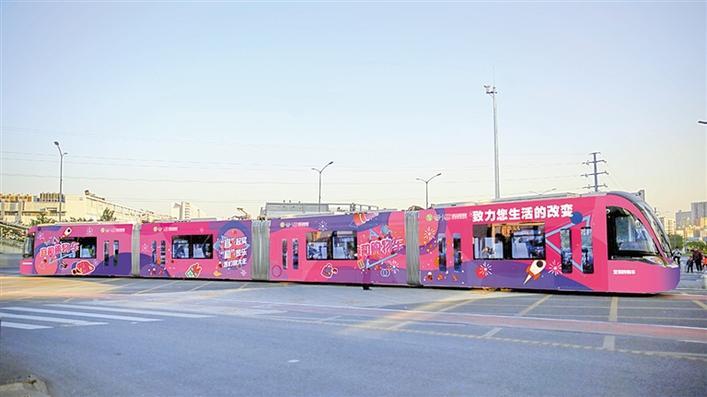 掃碼就能買 首列“可購(gòu)物式”有軌電車深圳開跑